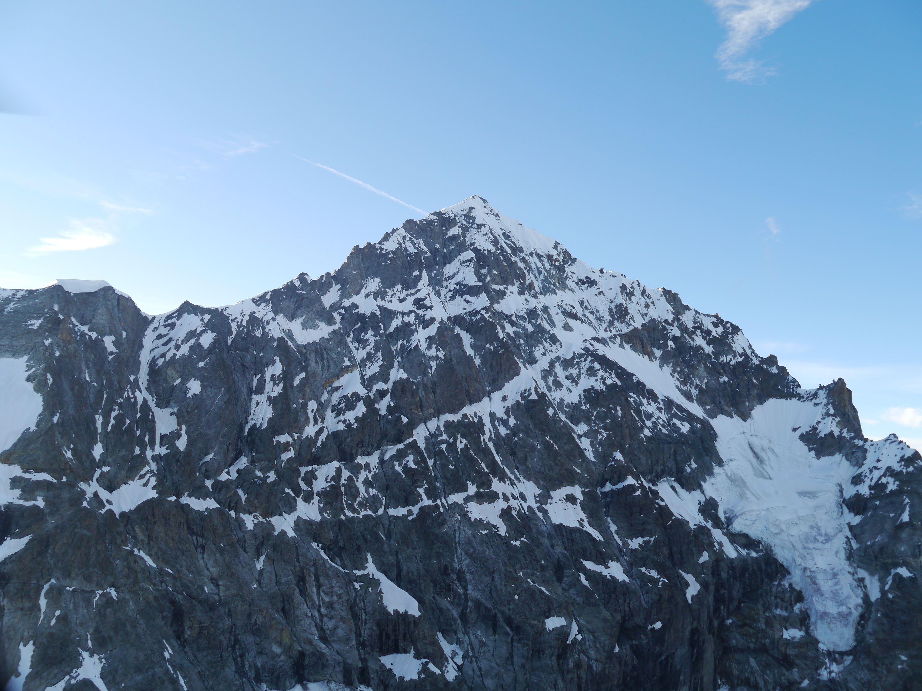 Un alpiniste se tue en descendant de la Dent Blanche